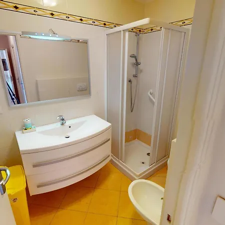 Superbe 3p Avec Terrasse, Plein Centre De Menton, Proche Et Commerces - Fr-1-196-358 Apartment Menton