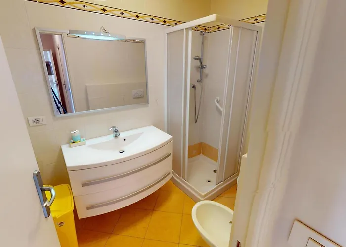 Superbe 3p Avec Terrasse, Plein Centre De Menton, Proche Et Commerces - Fr-1-196-358 Apartamento Menton