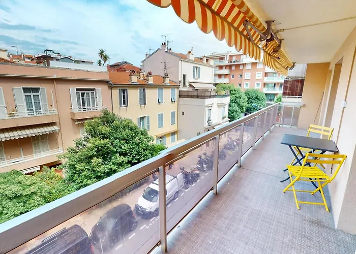 Superbe 3p Avec Terrasse, Plein Centre De Menton, Proche Et Commerces - Fr-1-196-358 *